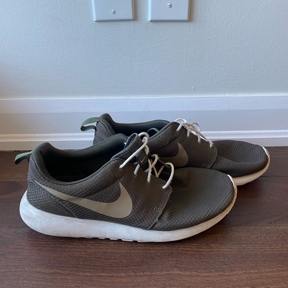 Nike Roche - 11.5 - Picture 3 of 7